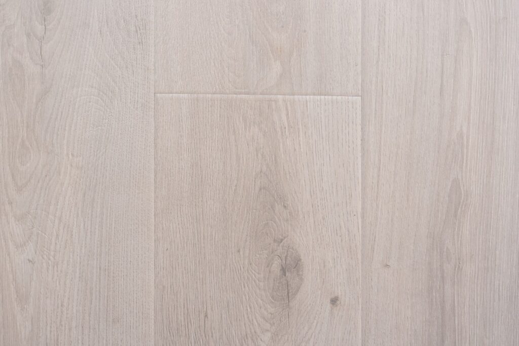 FSOZ2336 Lunar Oak Laminate 12mm AC4 *Special Offer*